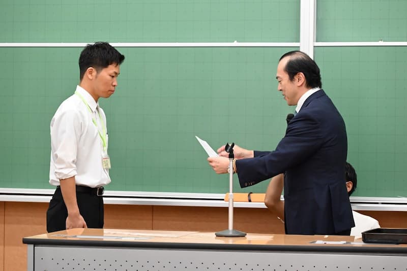 最優秀奨学生に選ばれた及川さん2