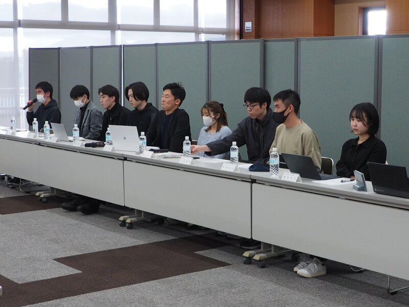 意見交換会に参加した学生たち