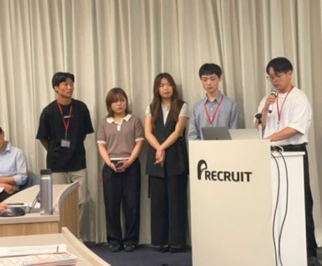 安岡ゼミの「スマイルトリップ」（優秀賞）の発表