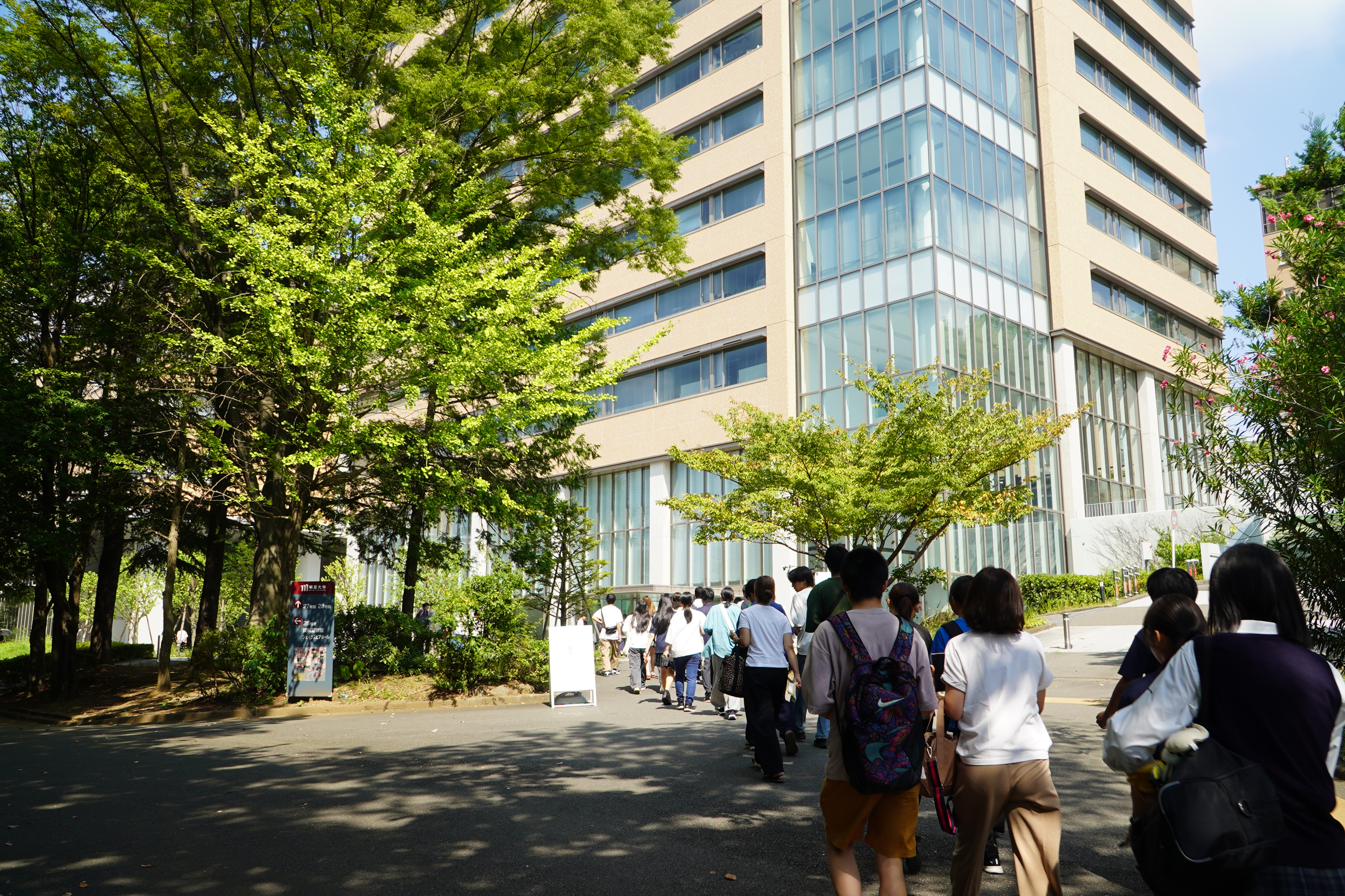 オープンキャンパス入場の列