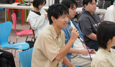 学生からも熱心な質問が寄せられました