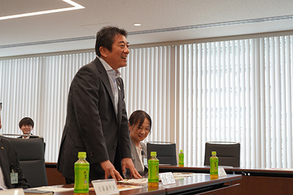 講評する高野律雄市長