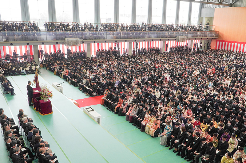 学位記授与式後の様子4