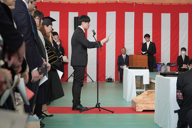 学位記授与式後の様子3