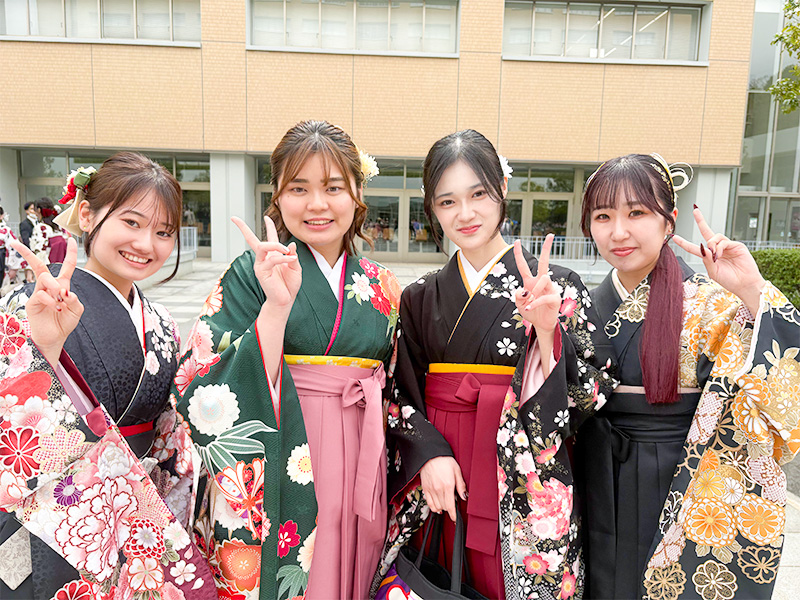 学位記授与式後の様子6