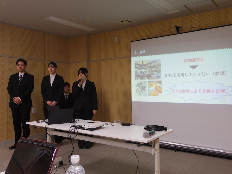 最終成果発表会の様子①（プレゼンテーション）