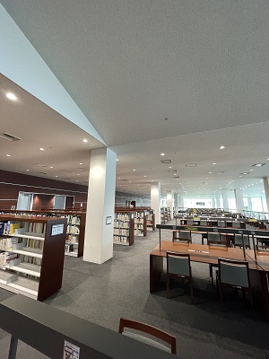 図書館1階フロア