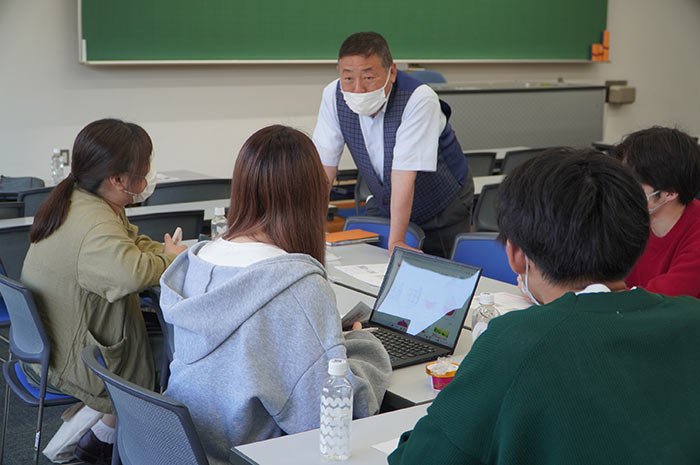 経営学部学生の産学連携授業—ジェラートの「ギフトセット」の企画提案に挑戦