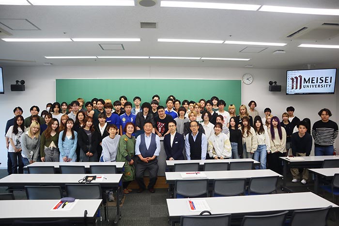 経営学部学生の産学連携授業—「ペット用ジェラート」の企画提案に挑戦