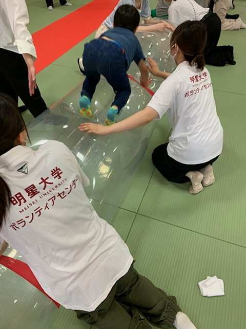 本学学生が日野市「みんなの遊・友ランド」にボランティアとして参加