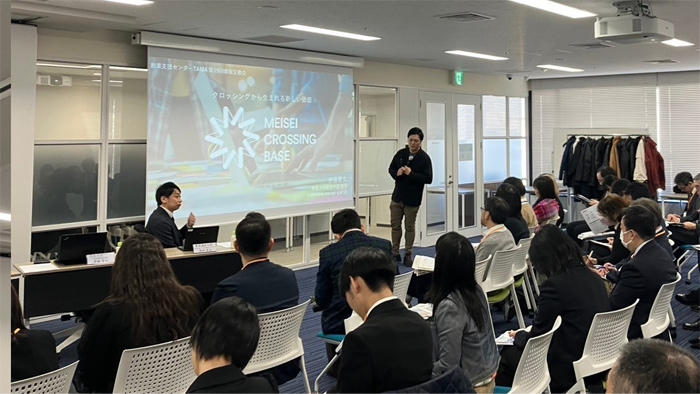 本学の起業支援について紹介する伊藤教授